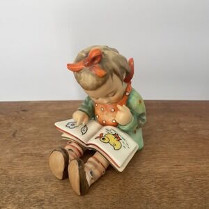 Vintage Hummel Figurine The Bookworm #8 3/1 TMK 6 Girl Reading Picture Book 4"